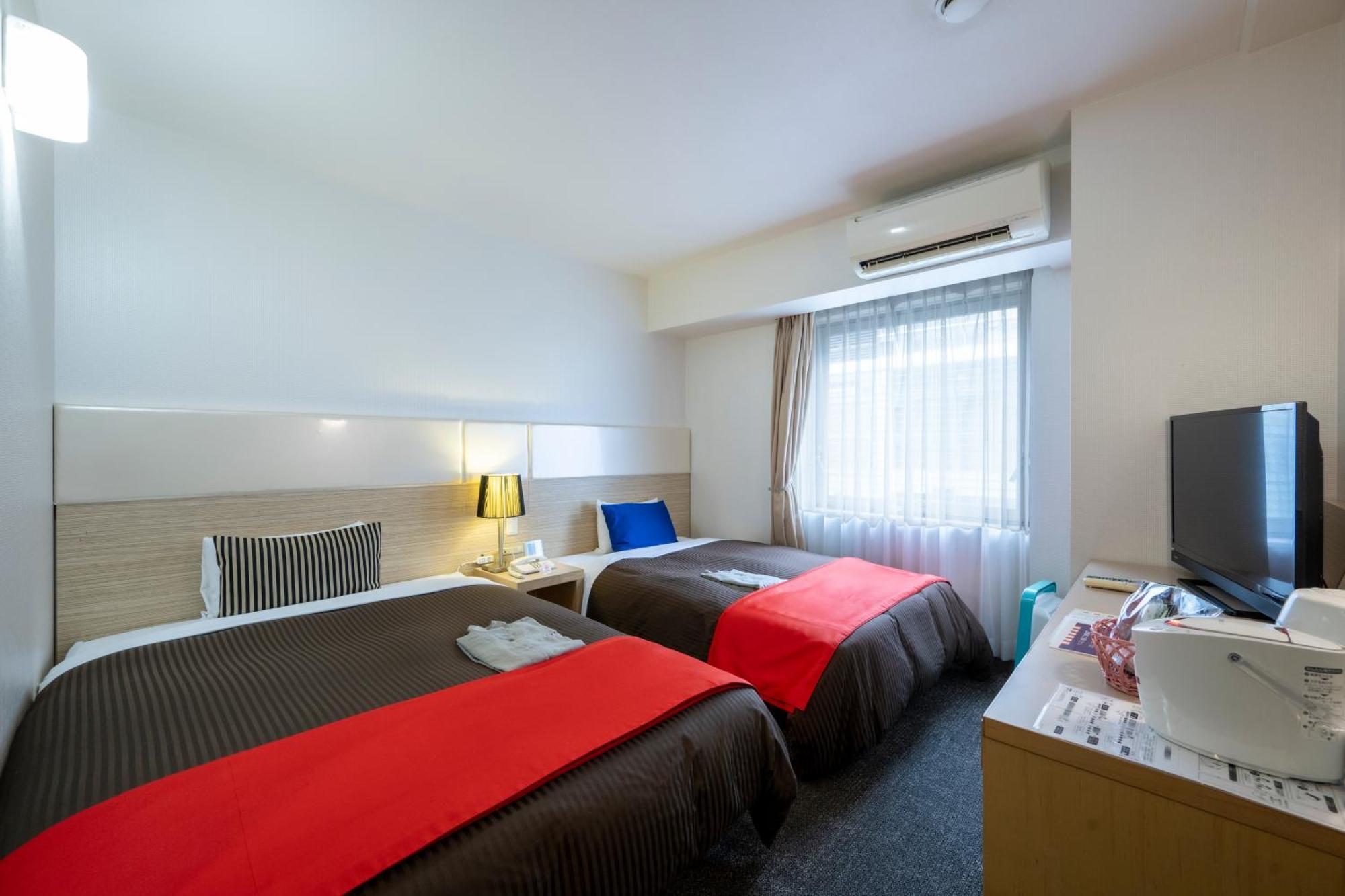 Hotel 1-2-3 Такасаки Екстериор снимка